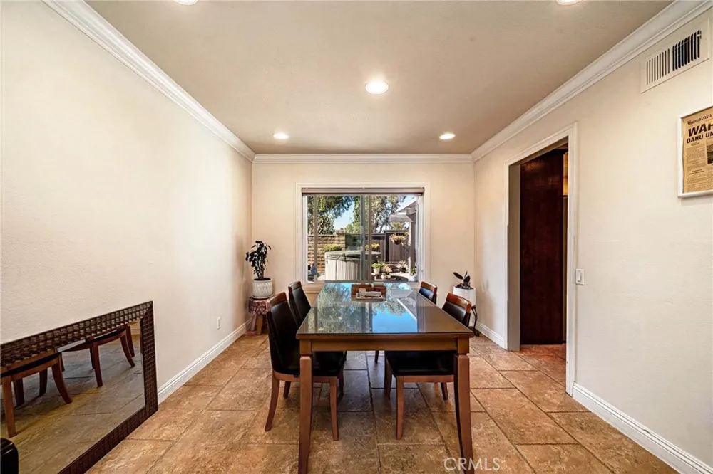 141 Meadowcreek Brea, CA 92821