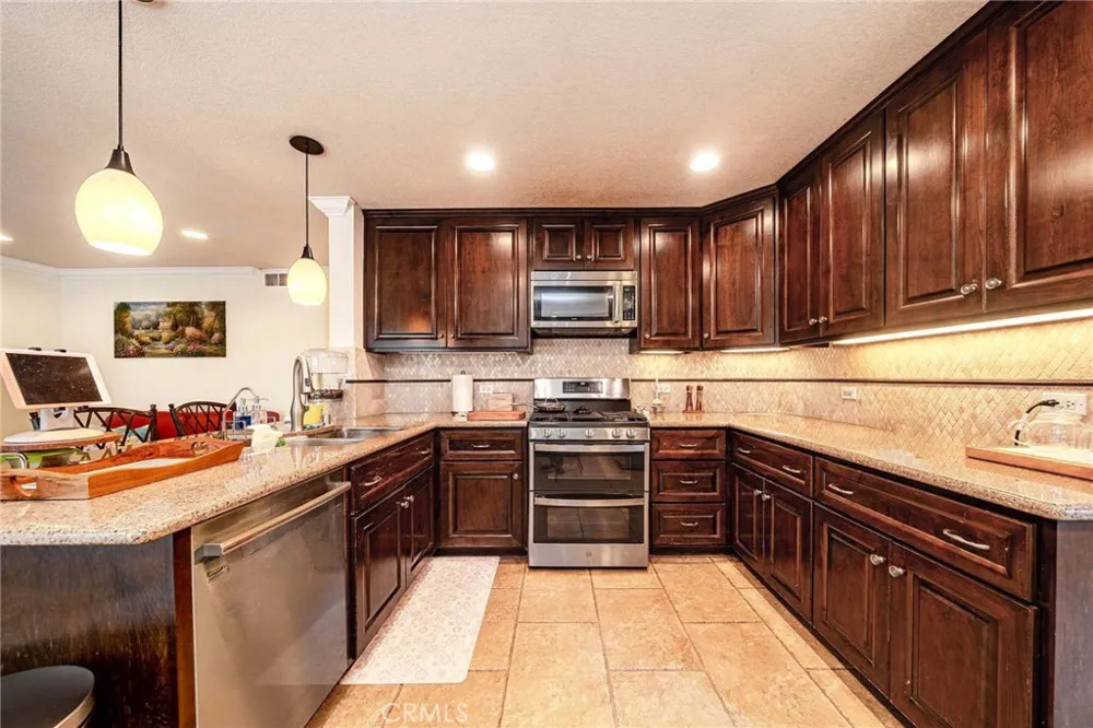 141 Meadowcreek Brea, CA 92821