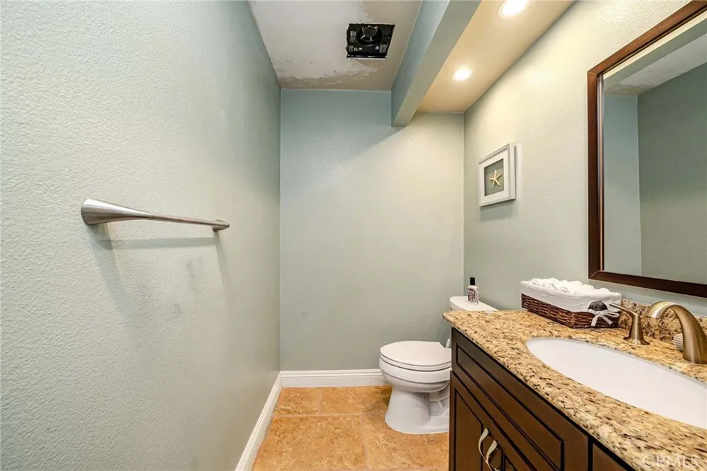 141 Meadowcreek Brea, CA 92821