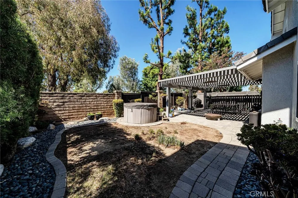 141 Meadowcreek Brea, CA 92821