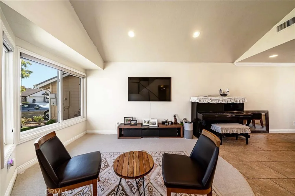 141 Meadowcreek Brea, CA 92821