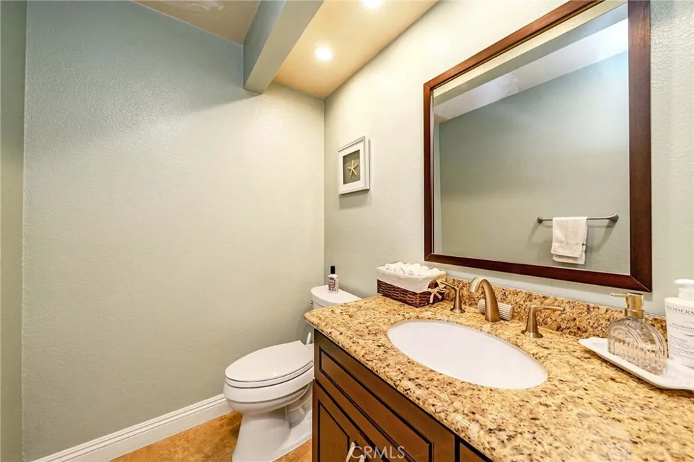 141 Meadowcreek Brea, CA 92821