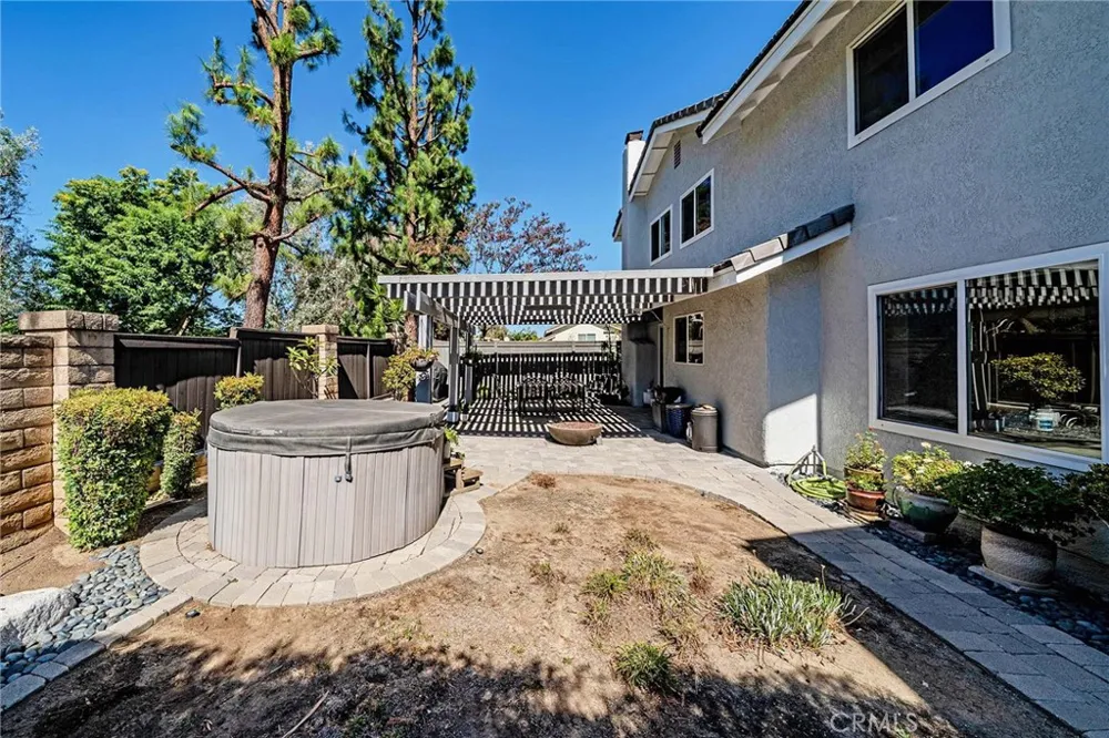 141 Meadowcreek Brea, CA 92821