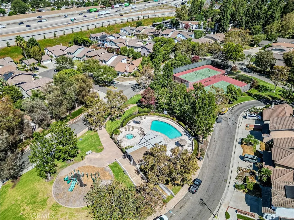 141 Meadowcreek Brea, CA 92821