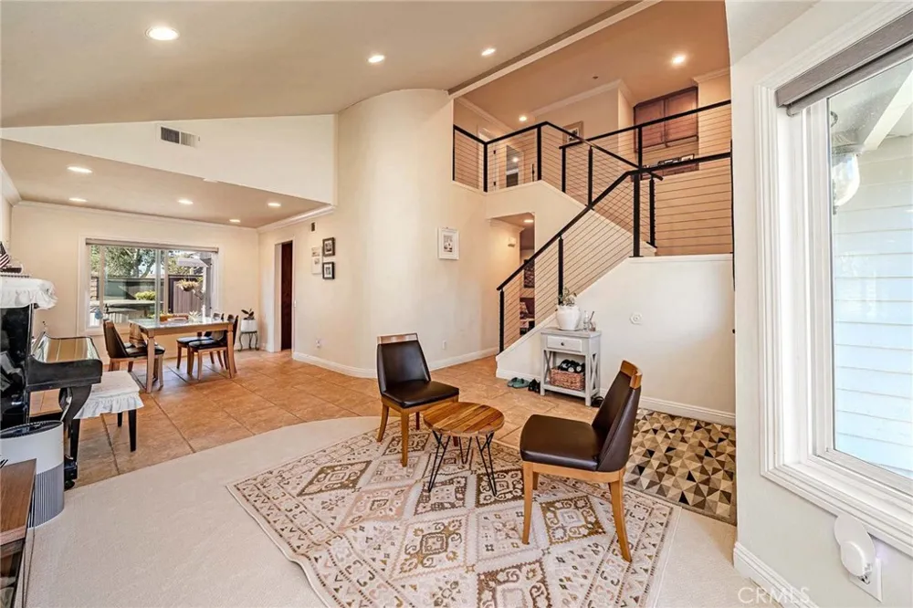 141 Meadowcreek Brea, CA 92821