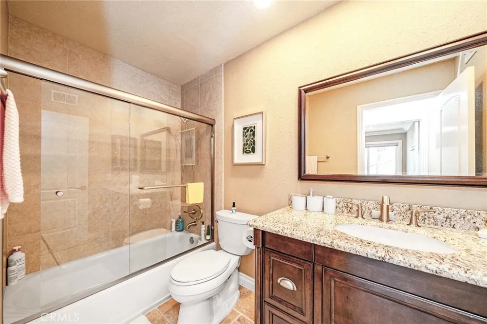 141 Meadowcreek Brea, CA 92821