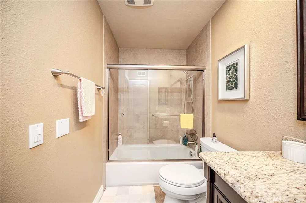 141 Meadowcreek Brea, CA 92821