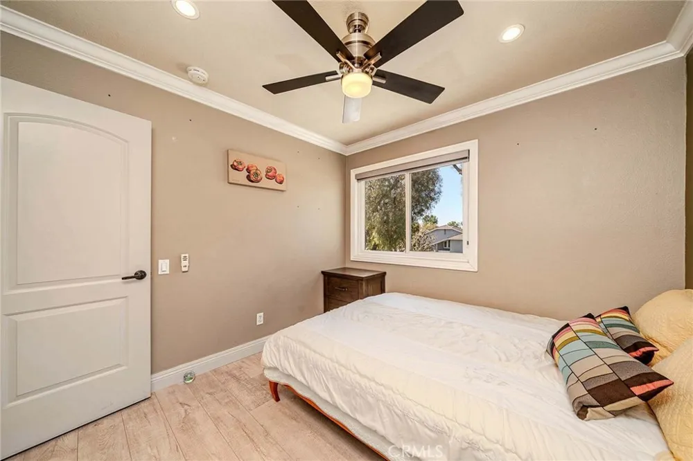 141 Meadowcreek Brea, CA 92821