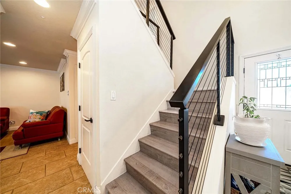 141 Meadowcreek Brea, CA 92821