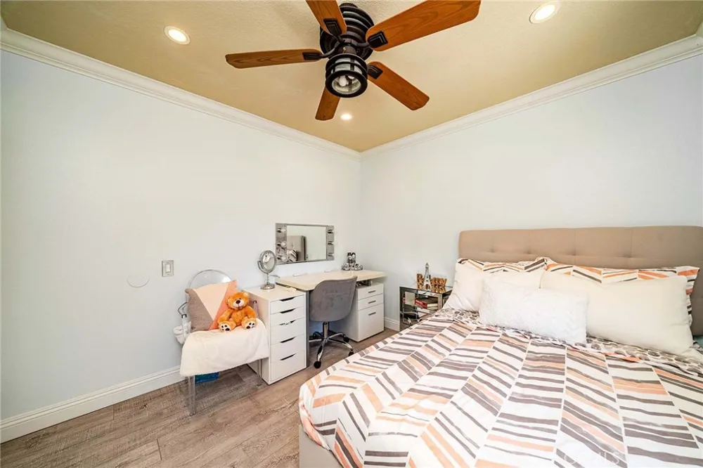 141 Meadowcreek Brea, CA 92821
