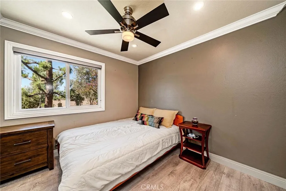 141 Meadowcreek Brea, CA 92821
