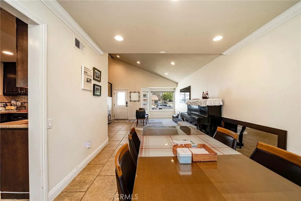 141 Meadowcreek Brea, CA 92821