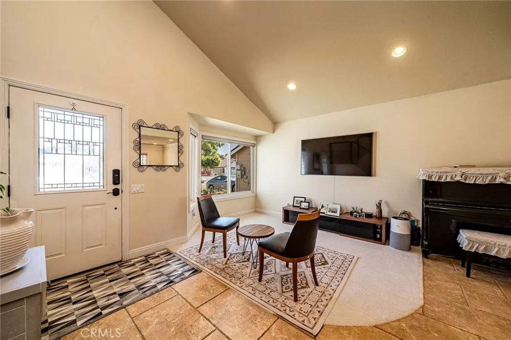 141 Meadowcreek Brea, CA 92821