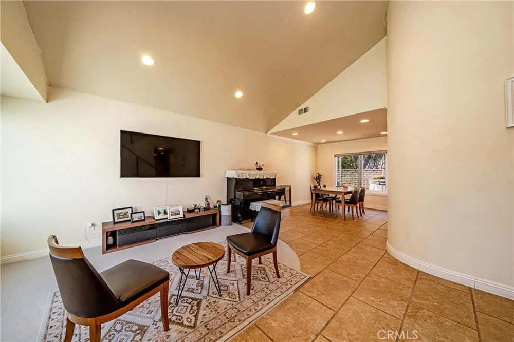 141 Meadowcreek Brea, CA 92821