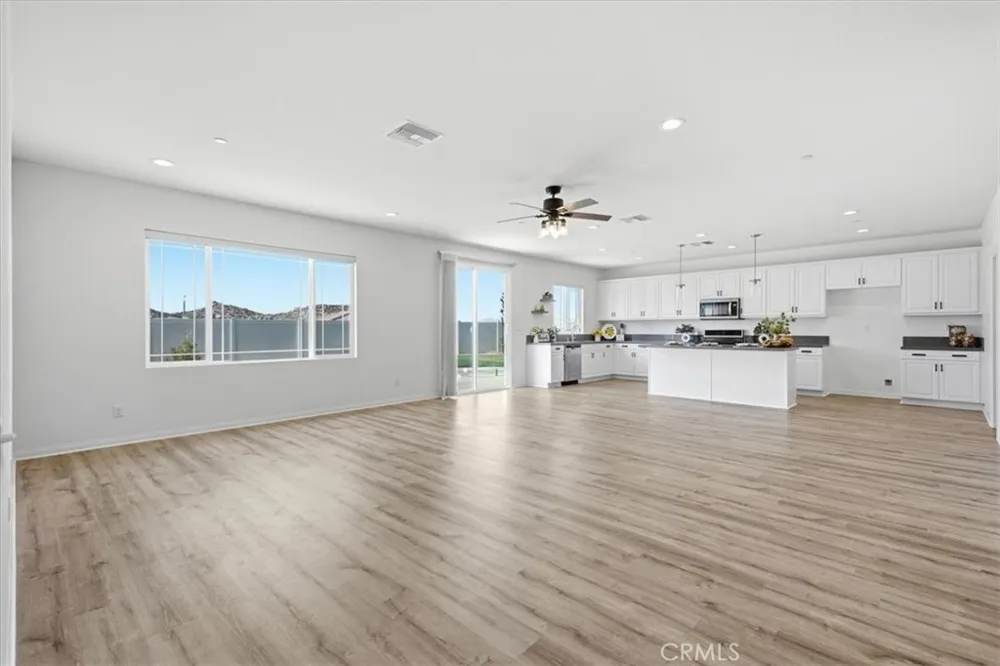 28166 Jett Menifee, CA 92585