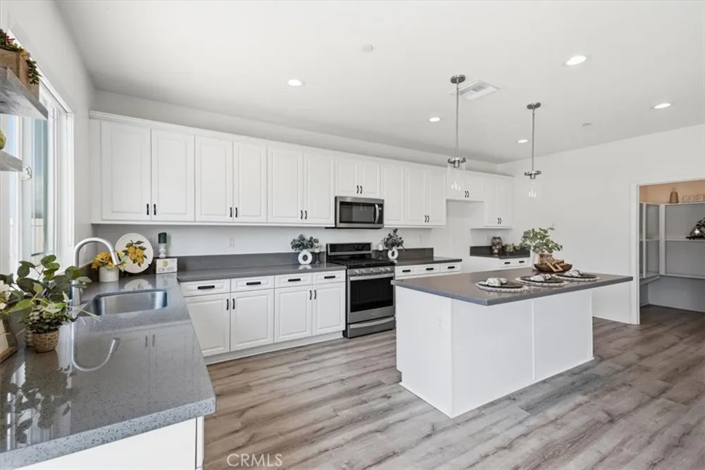 28166 Jett Menifee, CA 92585
