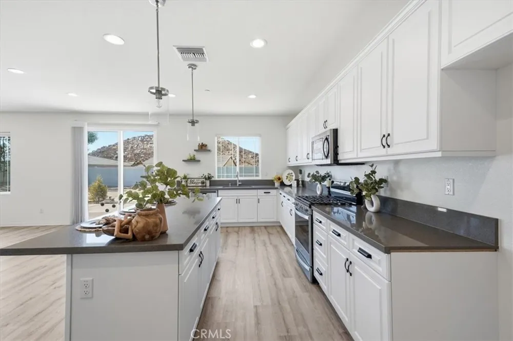 28166 Jett Menifee, CA 92585