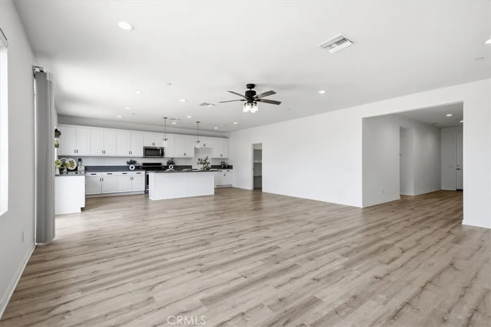 28166 Jett Menifee, CA 92585