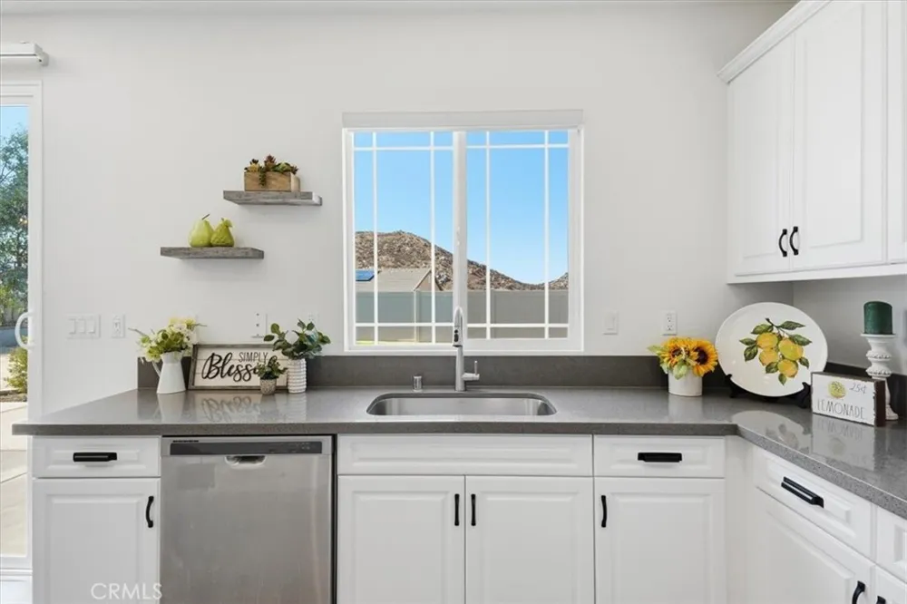 28166 Jett Menifee, CA 92585