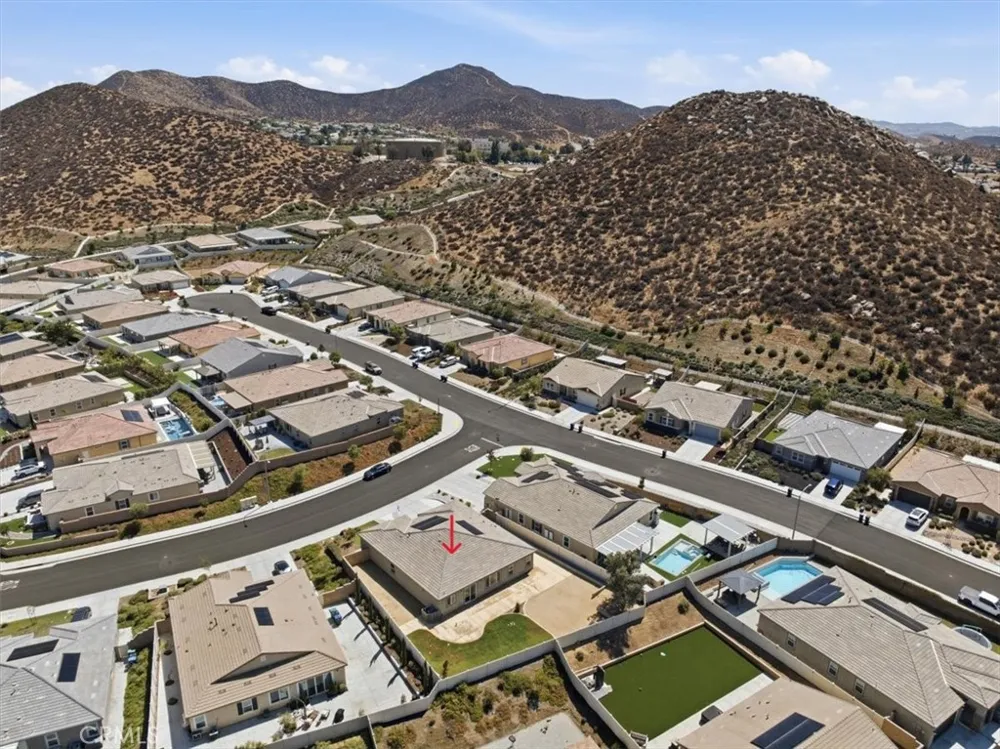 28166 Jett Menifee, CA 92585