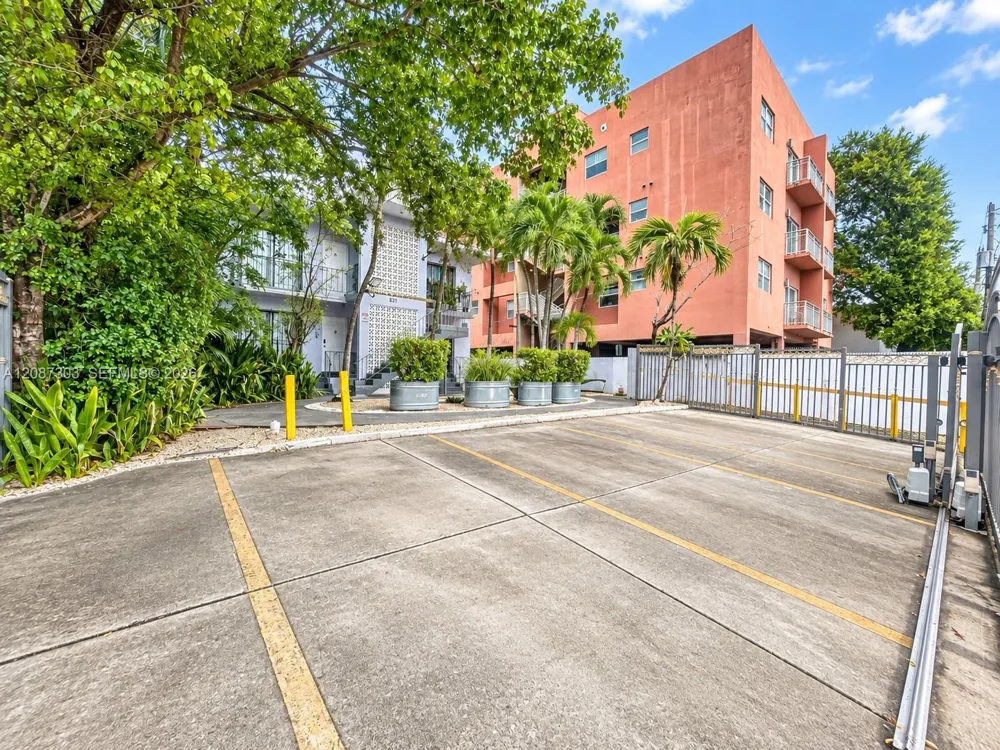 521 NE 62nd St #3 Miami, FL 33138