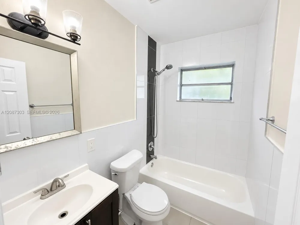 521 NE 62nd St #3 Miami, FL 33138