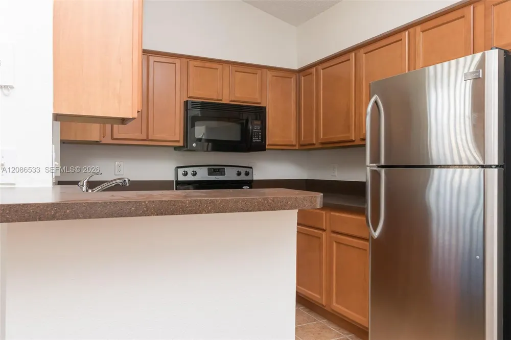 7680 Westwood Dr #831 Tamarac, FL 33321