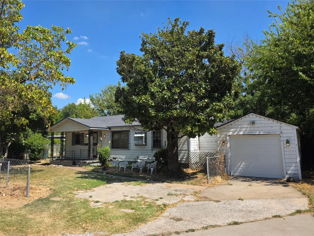 2423 Xanthus Avenue Tulsa, OK 74110