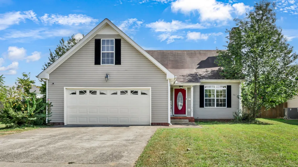 1967 Whirlaway Cir Clarksville, TN 37042