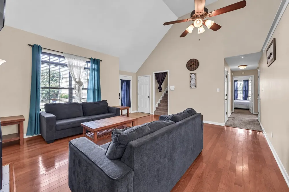 1967 Whirlaway Cir Clarksville, TN 37042