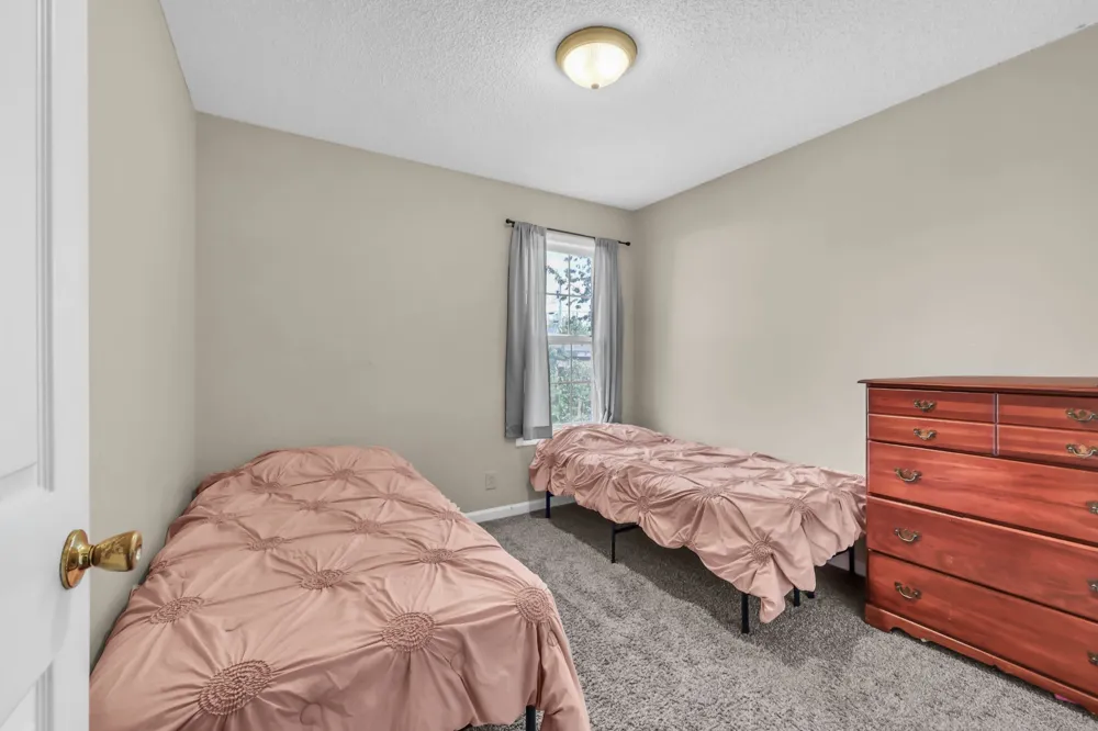 1967 Whirlaway Cir Clarksville, TN 37042