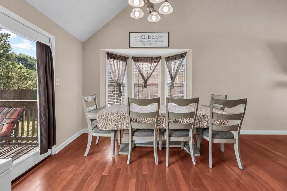 1967 Whirlaway Cir Clarksville, TN 37042