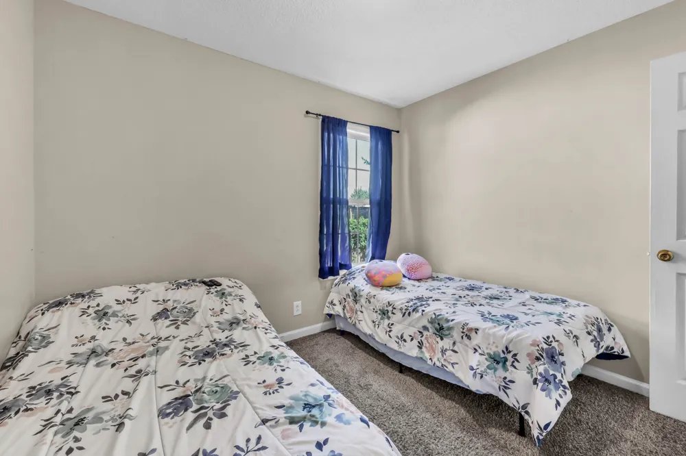 1967 Whirlaway Cir Clarksville, TN 37042