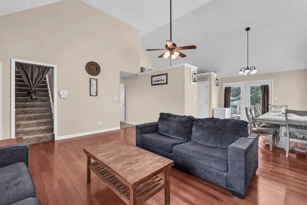 1967 Whirlaway Cir Clarksville, TN 37042