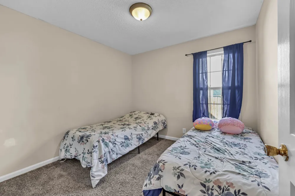 1967 Whirlaway Cir Clarksville, TN 37042