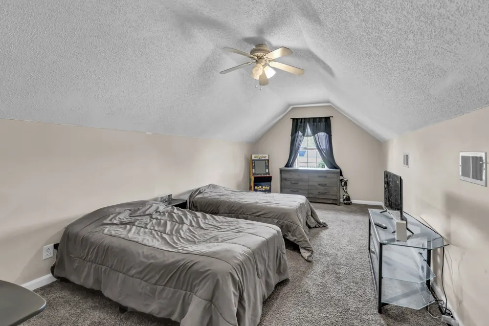 1967 Whirlaway Cir Clarksville, TN 37042