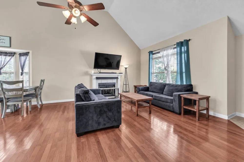 1967 Whirlaway Cir Clarksville, TN 37042