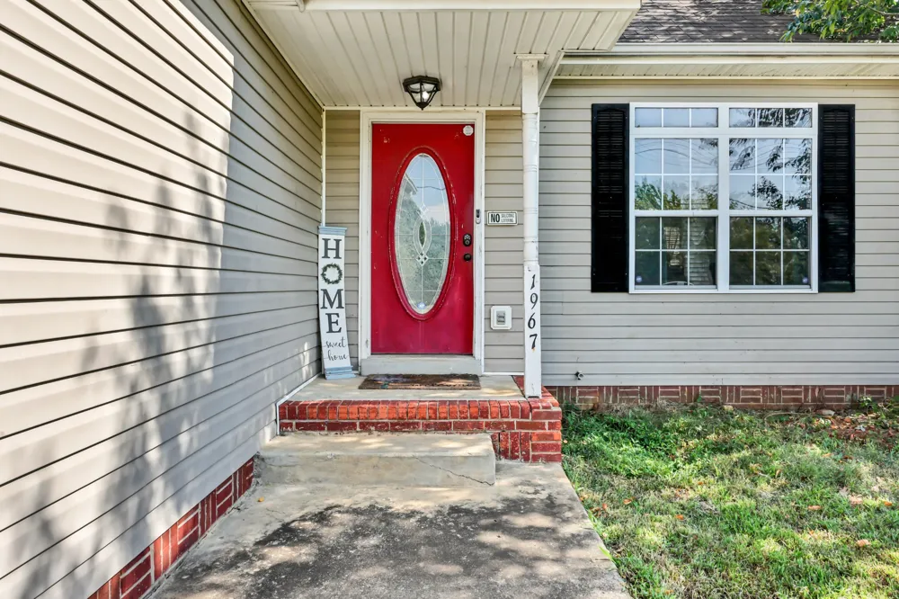 1967 Whirlaway Cir Clarksville, TN 37042
