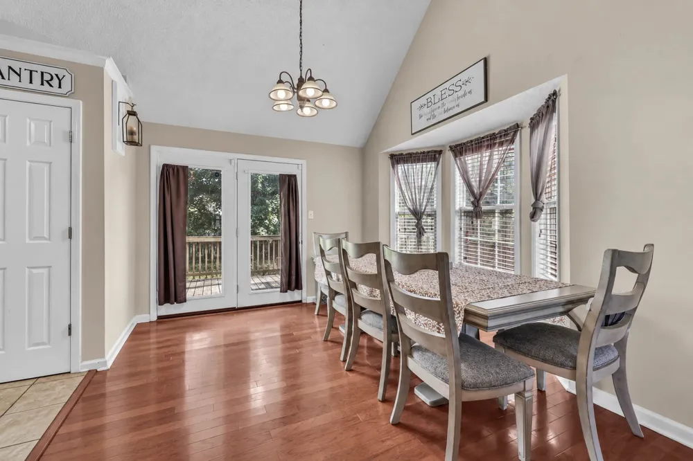 1967 Whirlaway Cir Clarksville, TN 37042