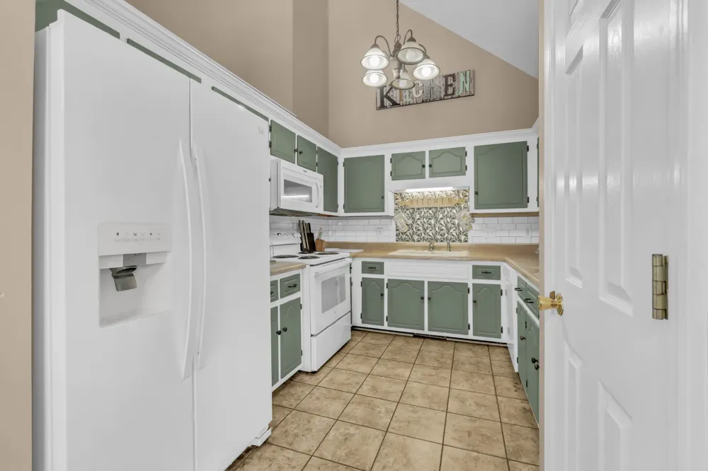 1967 Whirlaway Cir Clarksville, TN 37042