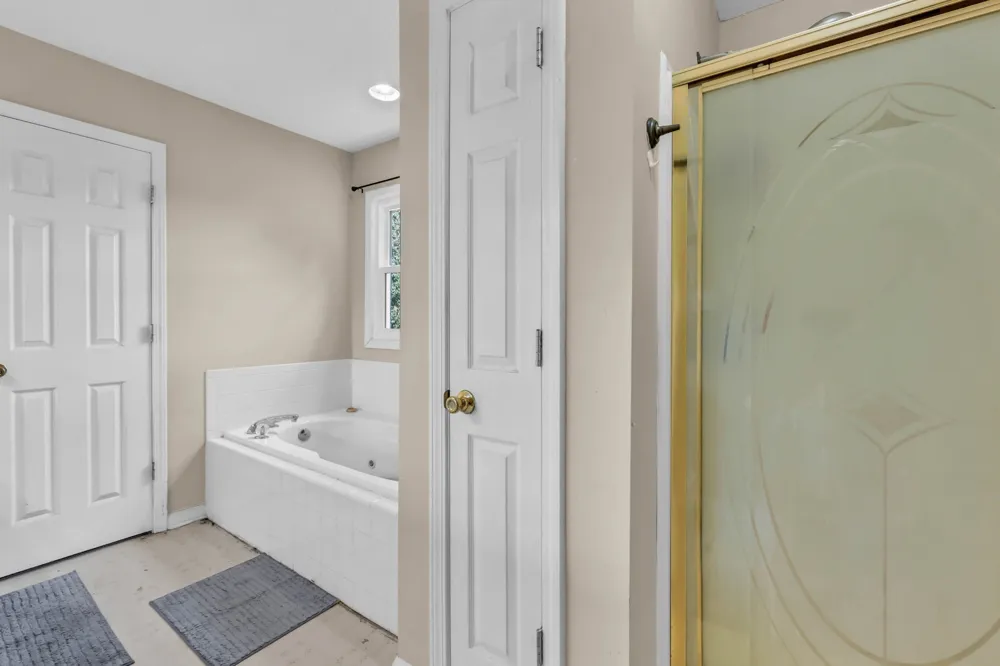 1967 Whirlaway Cir Clarksville, TN 37042
