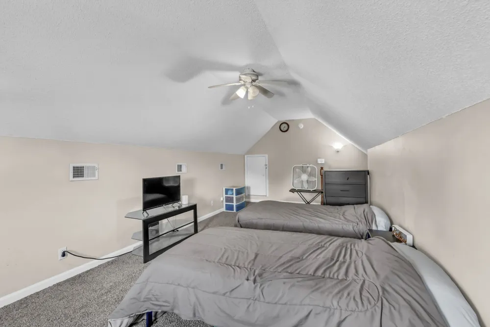 1967 Whirlaway Cir Clarksville, TN 37042