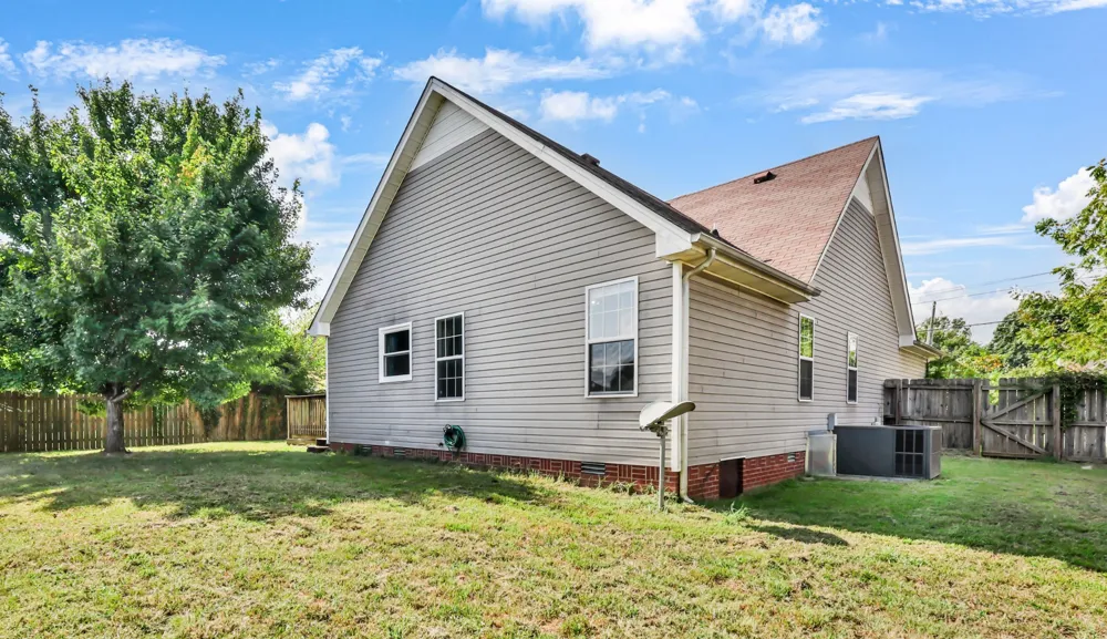1967 Whirlaway Cir Clarksville, TN 37042
