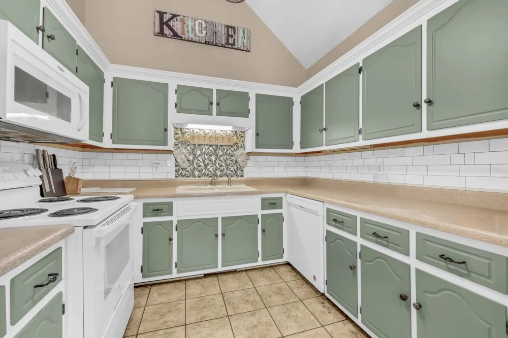 1967 Whirlaway Cir Clarksville, TN 37042