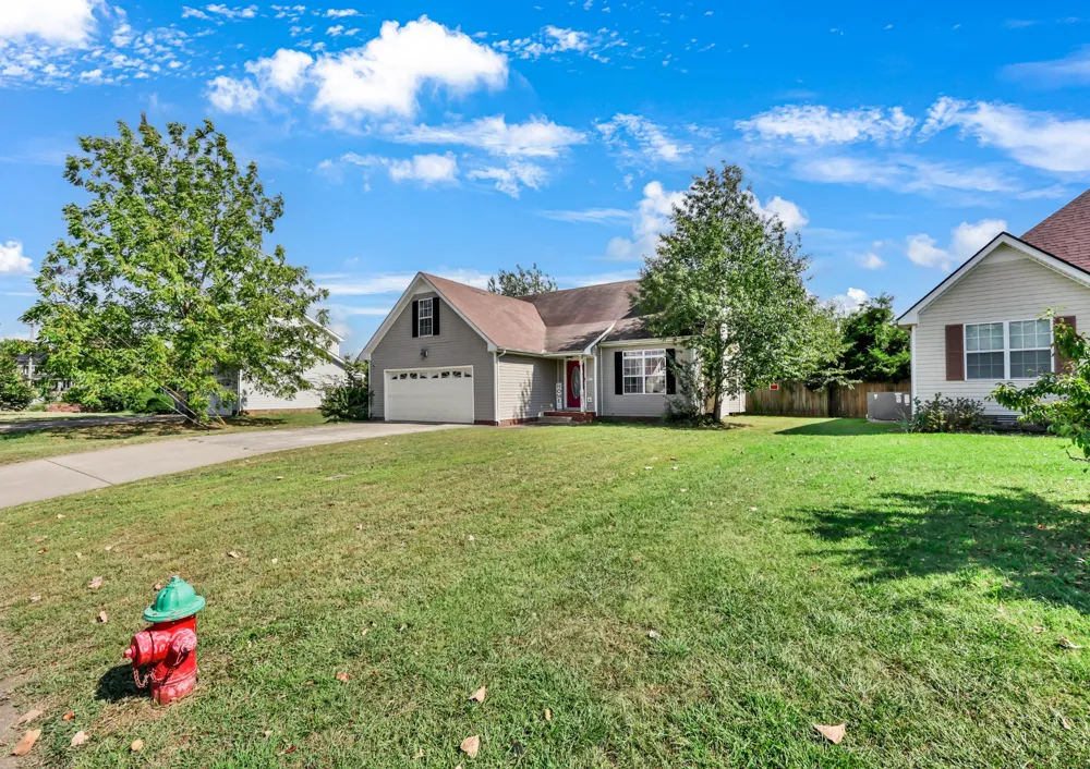 1967 Whirlaway Cir Clarksville, TN 37042