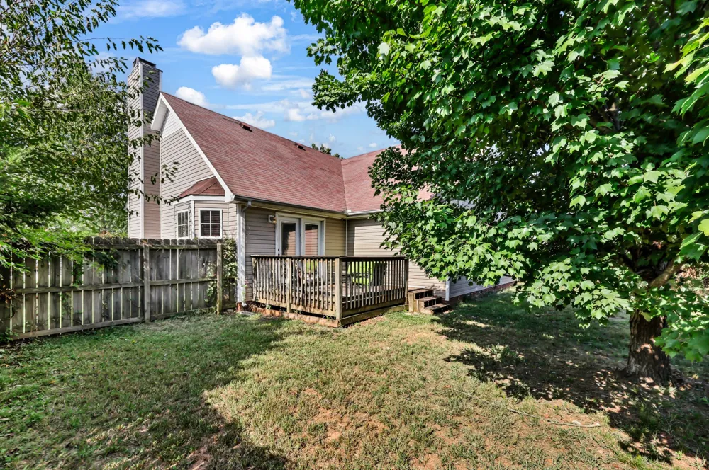 1967 Whirlaway Cir Clarksville, TN 37042