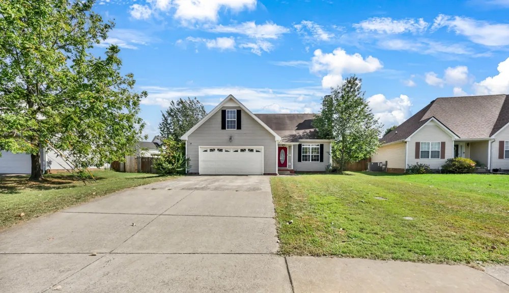 1967 Whirlaway Cir Clarksville, TN 37042