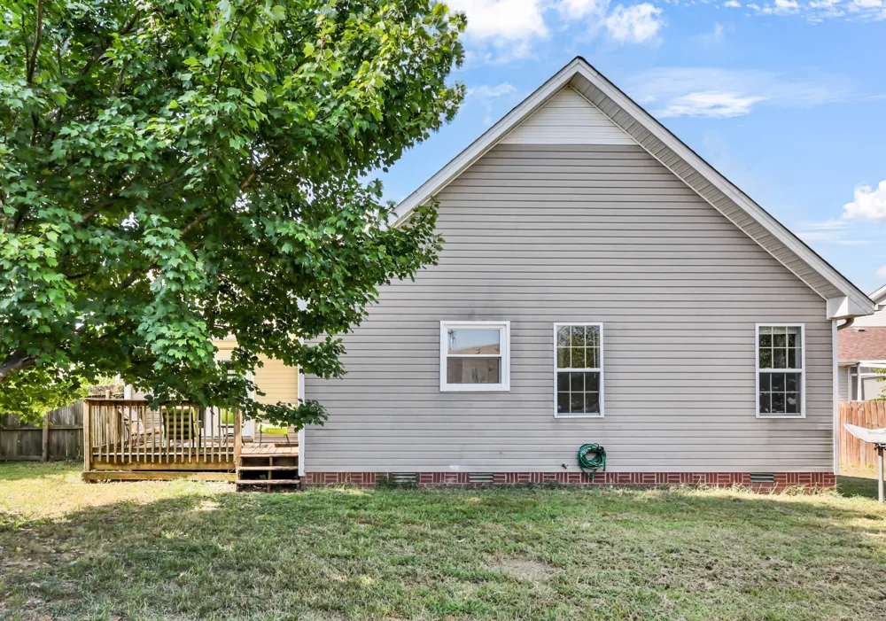1967 Whirlaway Cir Clarksville, TN 37042