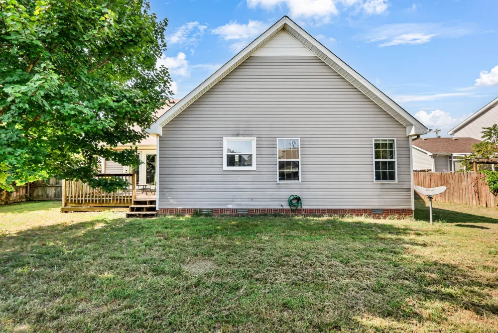 1967 Whirlaway Cir Clarksville, TN 37042