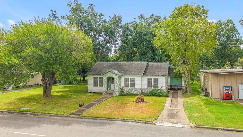 209 Schilling Street Baytown, TX 77520